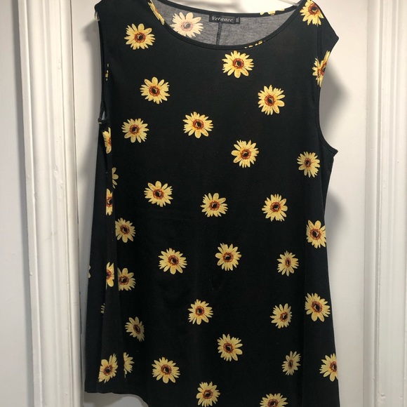 Tops - COPY - Plus Size tunic shirt , especially for the 🌻 sunflower lover.  Size 3XL